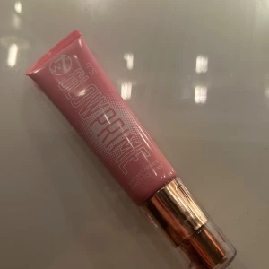 Primer - Använd lite så 80% är kvar av innehållet 🥰