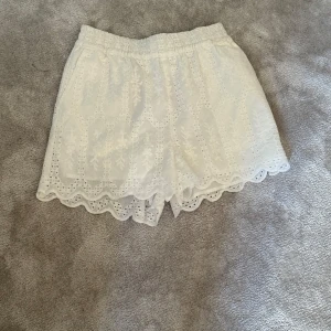 Spets shorts  - Knappt använd 