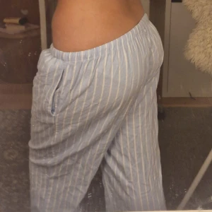 Pyjamas/mjukisbyxor oanvända - Säljer dessa så snygga pyjamasbyxor. Oanvända. Är 170 och de passar mig i längden.💗💗💗