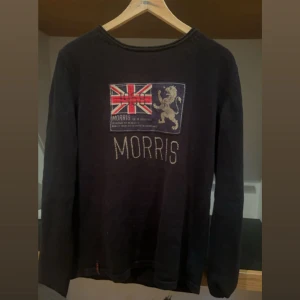 Svart stickad tröja Morris - Svart stickad tröja från Morris. Använts få tal gånger. Pris kan diskuteras, skriv för fler bilder. 