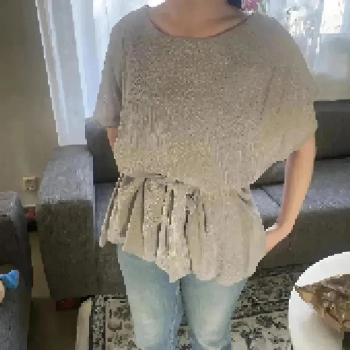 Ljus topp med knyt i midjan - 2