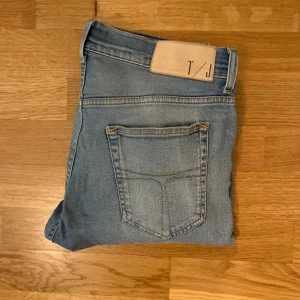 Tiger of sweden jeans  - Säljer dessa tvär feta Tiger of sweden jeans i storlek W31 L32 i modellen Slim. Vid minsta funderingar eller intresse så är det bara att kontakta🙏🏼🙏🏼