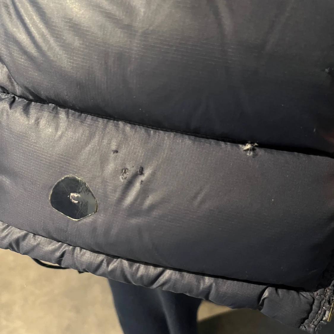 Mörkblå Peak Performance dunjacka - 3