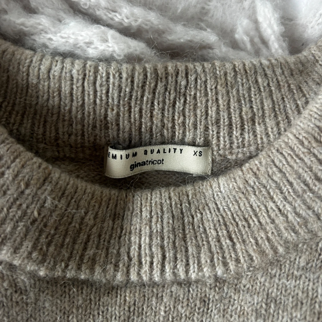 Stickad tröja  - 1