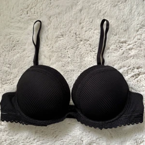 BH  - Superfin push up bh i storlek 75C. Justerbara axelband. Aldrig använd! 