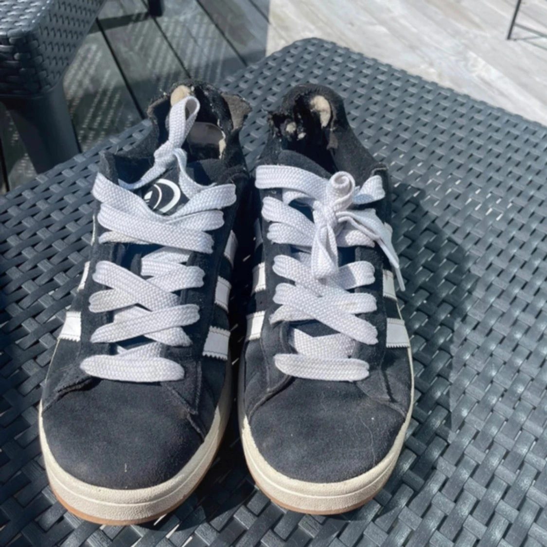 Svarta Adidas Campus sneakers - 1