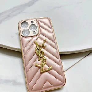 Rosa mobilskal - Rosa mobilskal, passa båda iPhone 14 Pro Max och IPhone 15 pro Max. Finns i svart färg oxå, titta min garderob om du är intresserad.❤️