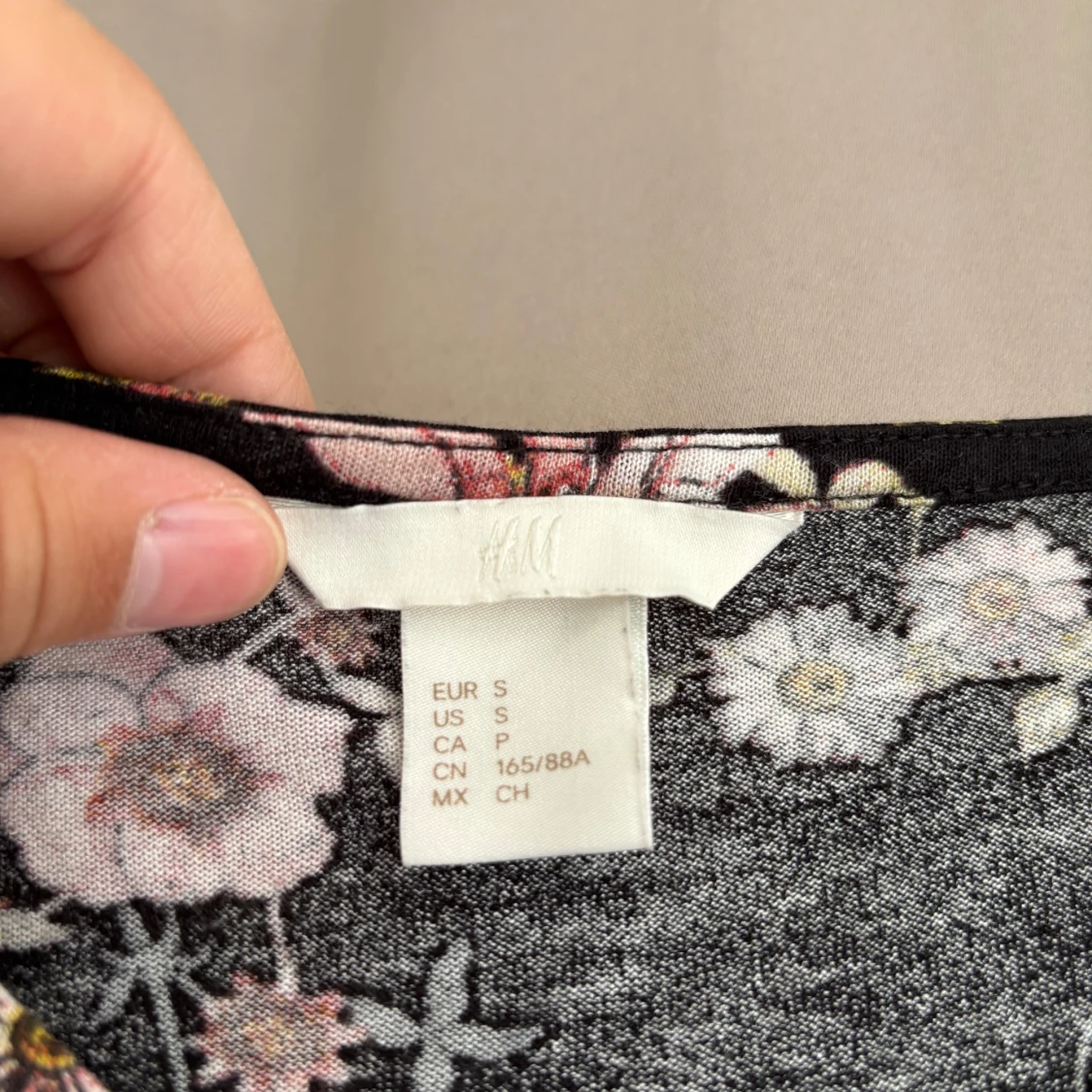 Blommig svart linnetopp från H&M - 2