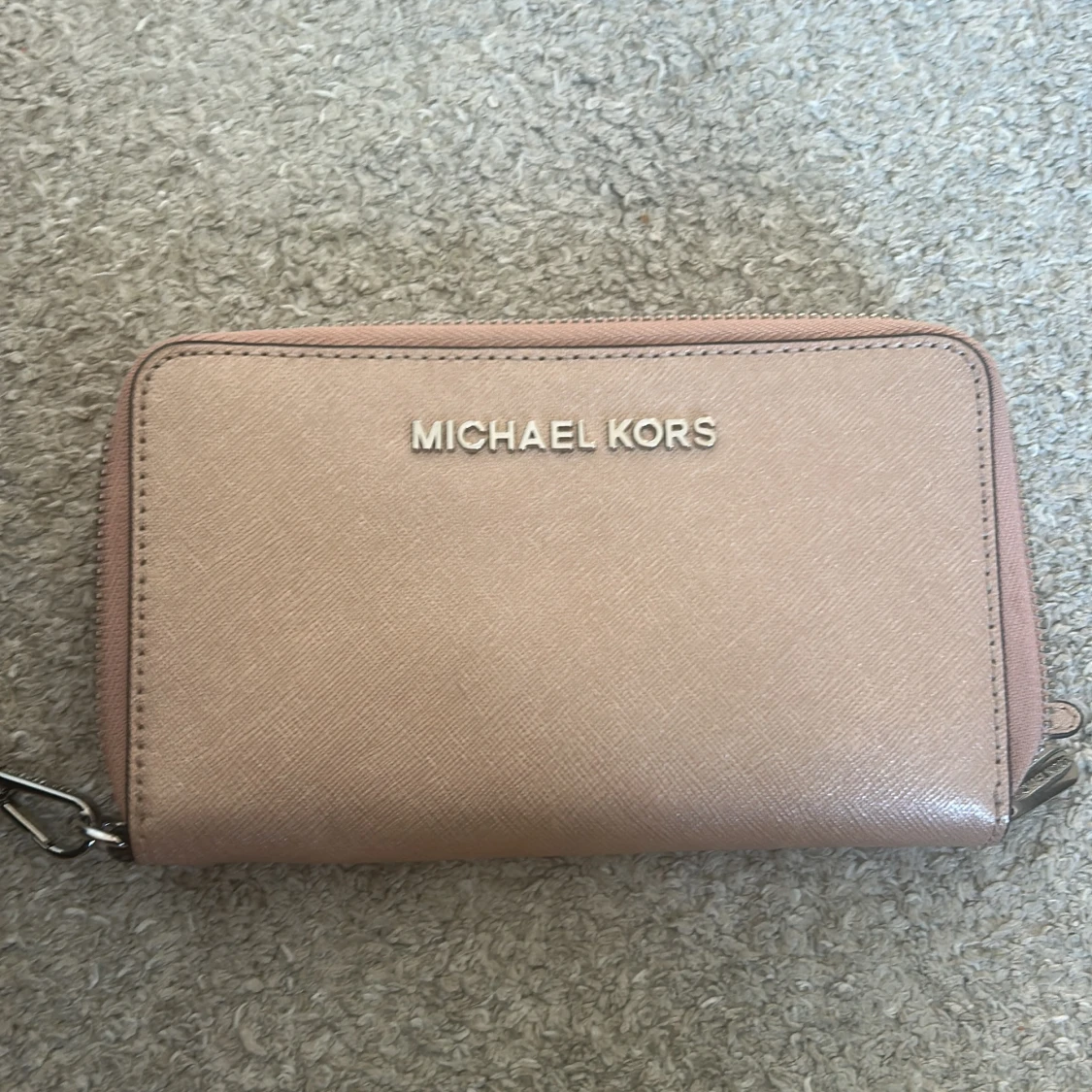 Beige plånbok från Michael Kors - 4