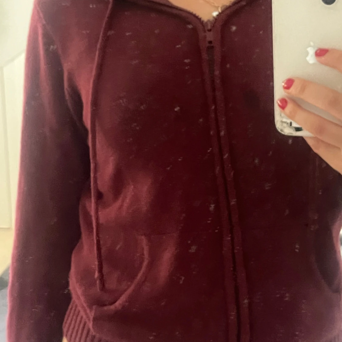 Vinröd stickad hoodie med dragkedja - 1