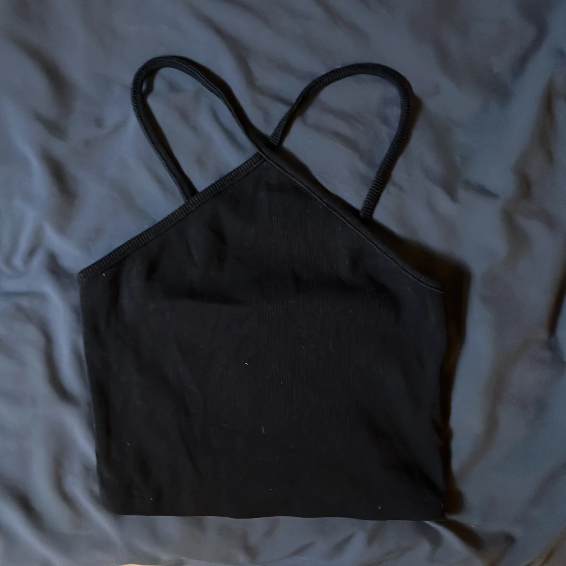 Svart croppad ribbad topp från Zara - 1