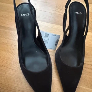 Klackar - Klackar från mango. Storlek 38. Aldrig använda