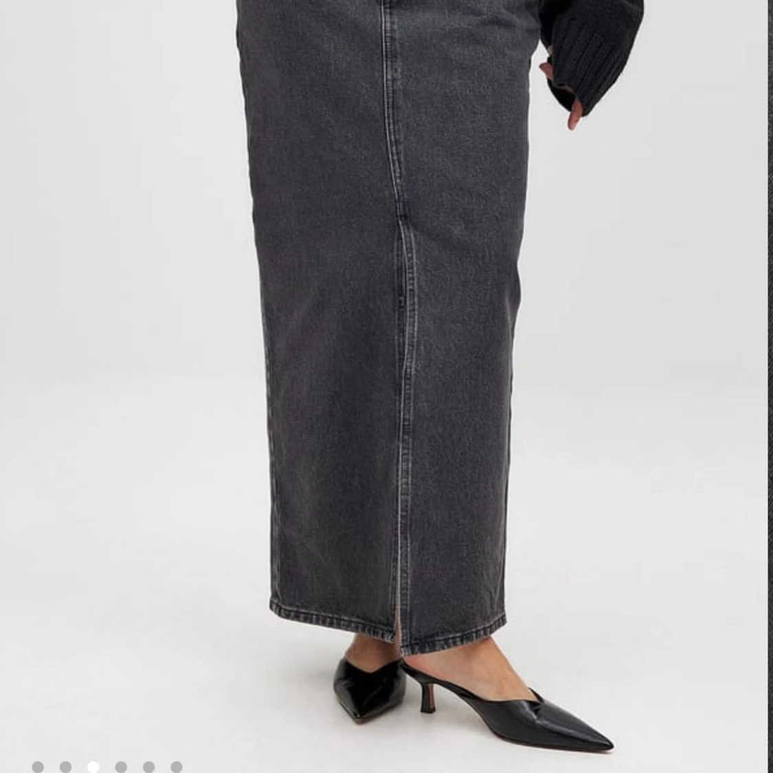 Svart lång jeanskjol från NA-KD - 1