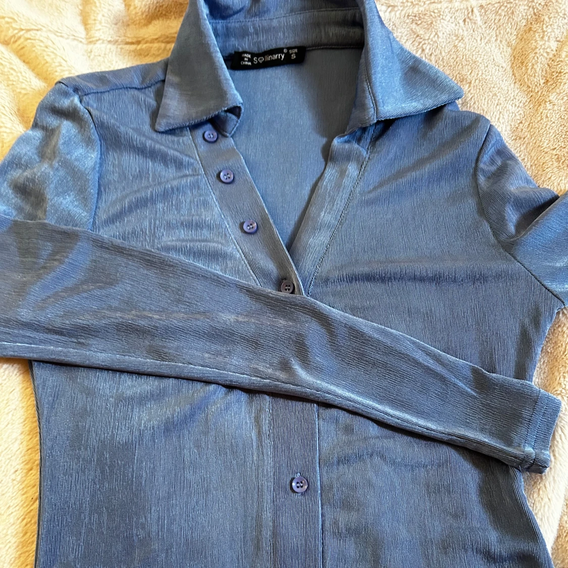 Blå glansig tröja  från Solimary - 1