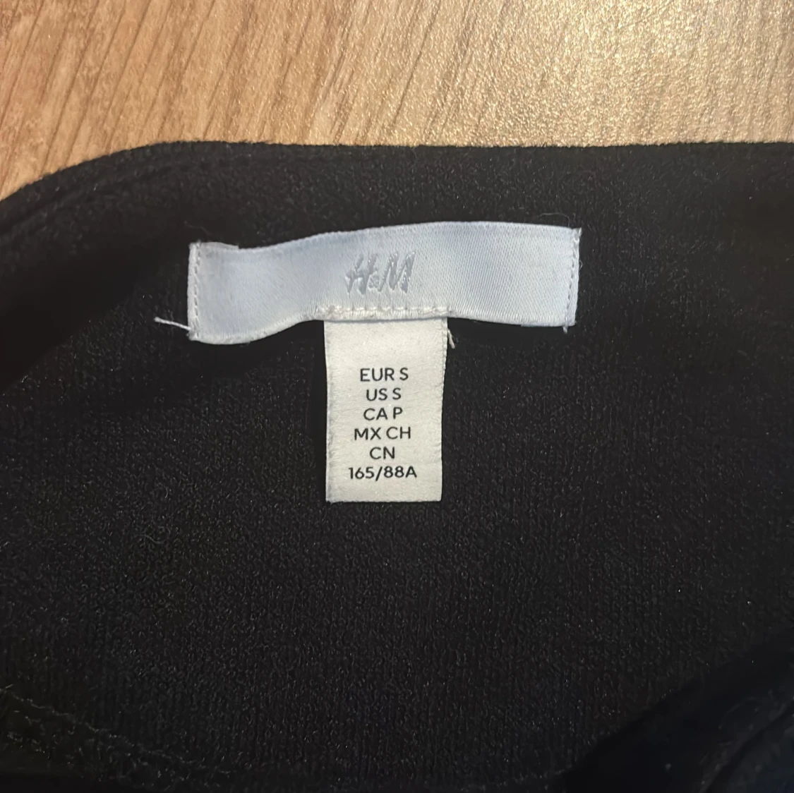 Svart kofta med guldknappar H&M - 2