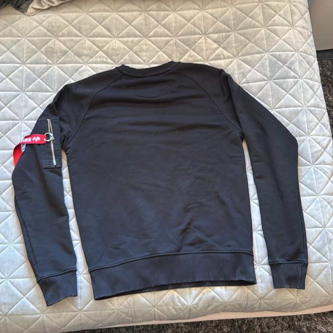 Svart Alpha Industries sweatshirt - 1