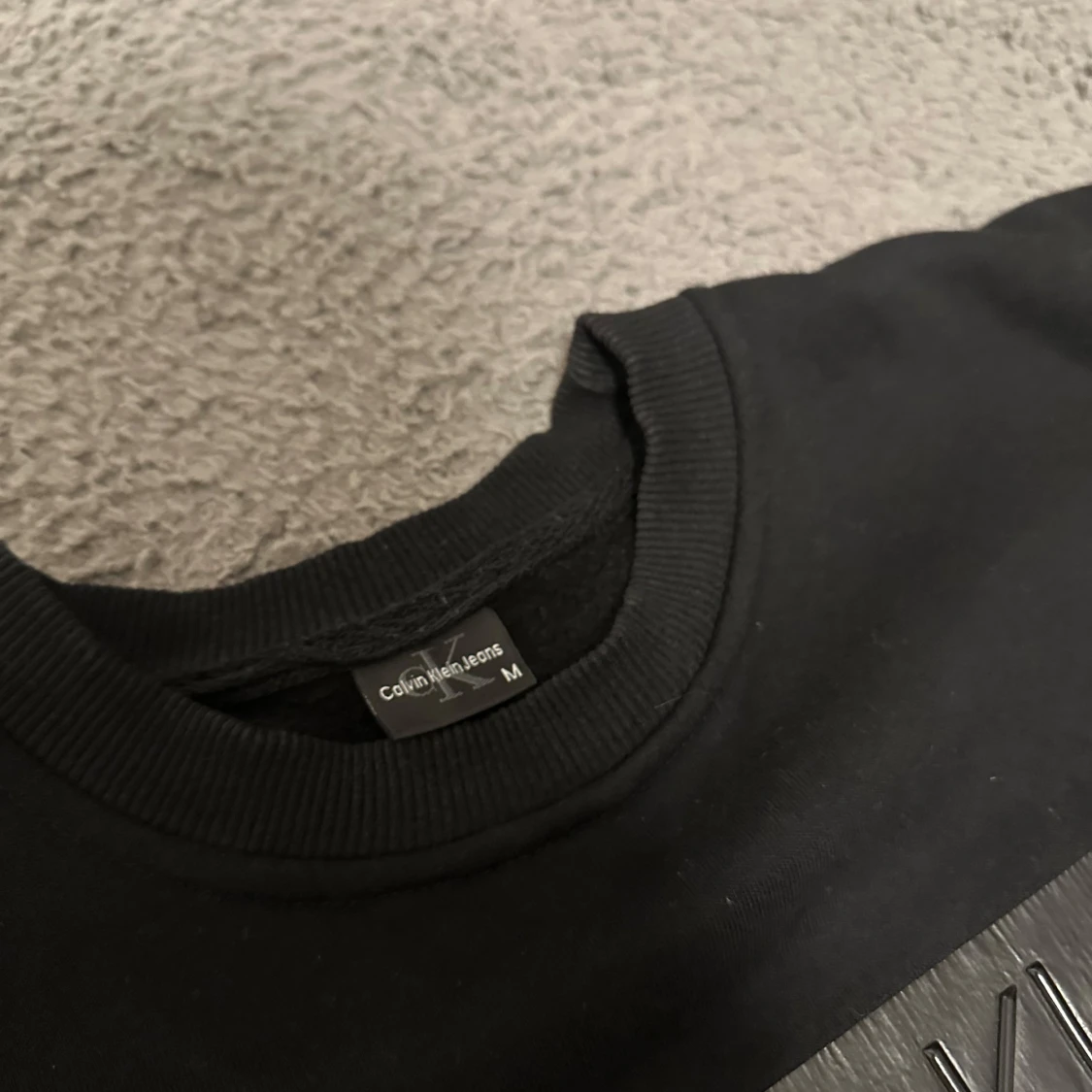 Svart sweatshirt från Calvin Klein Jeans - 2