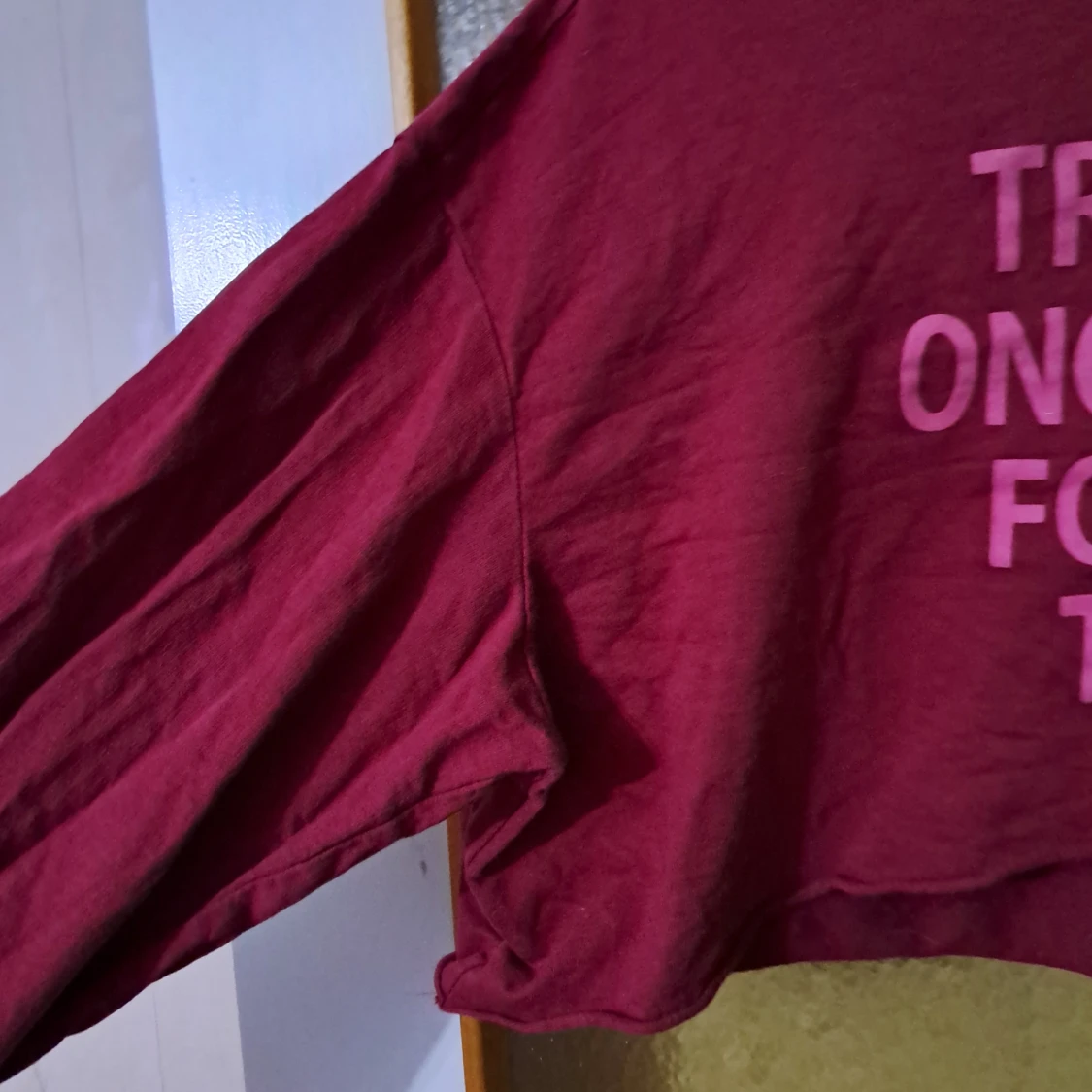 Vinröd croppad långärmad tröja - 1