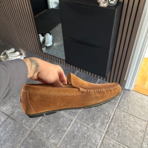 Loafers - Stilrena & grymt snygga loafers, helt sprillans nya från butik! Vid någon fråga är det bra höra av dig🤪  Nypris 1399kr🙌🏼