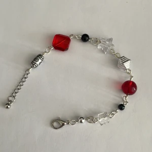 Handgjort armband💕 - Handgjort armband med olika pärlor💕