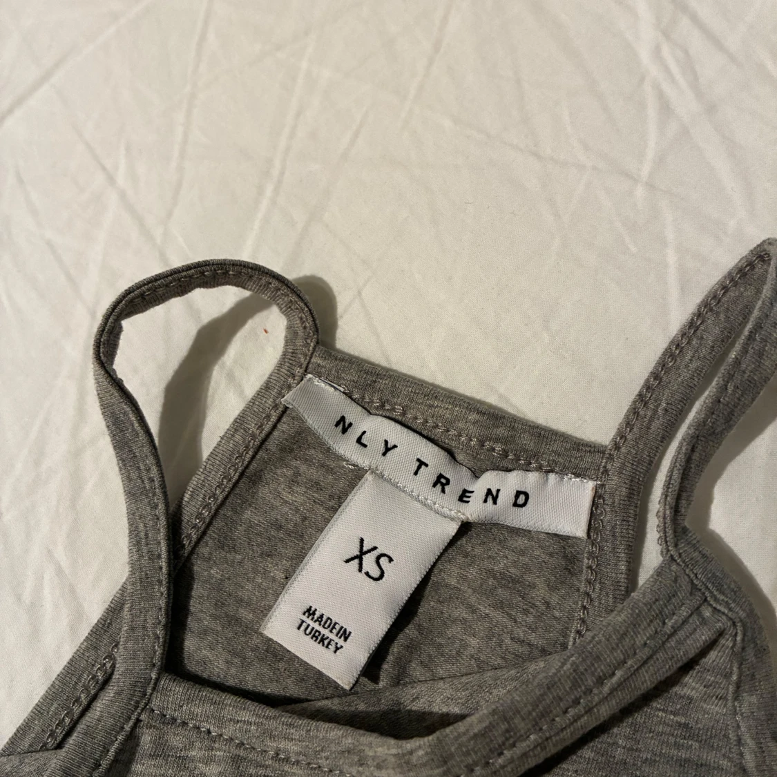 Ny grå linnetopp från NLY TREND XS - 1