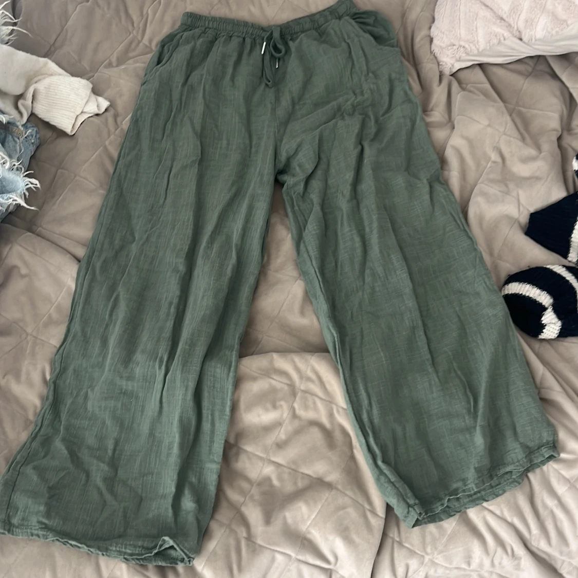 Gröna linnebyxor med snörning - 1