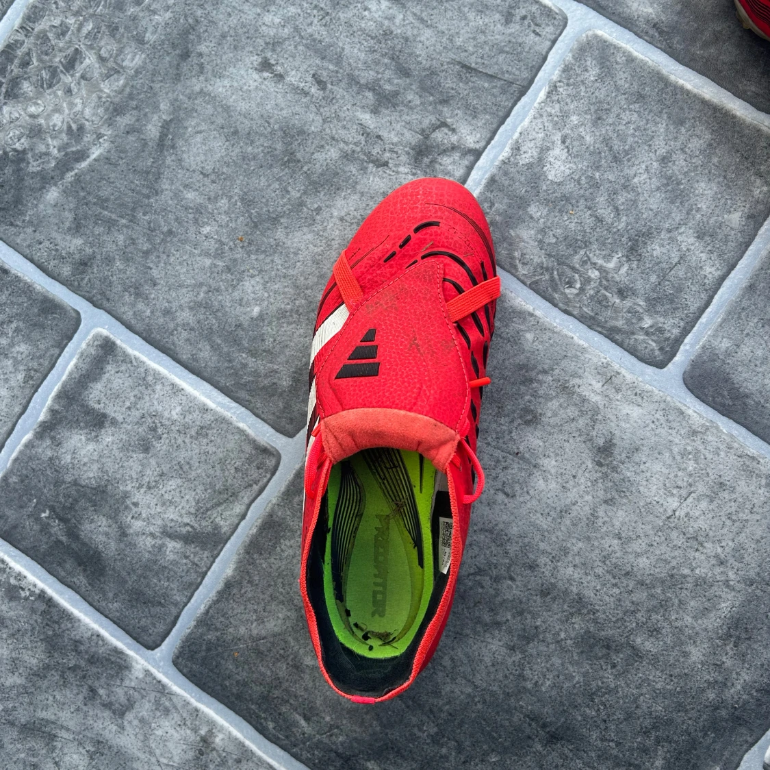 Adidas Predator röda fotbollsskor  - 3