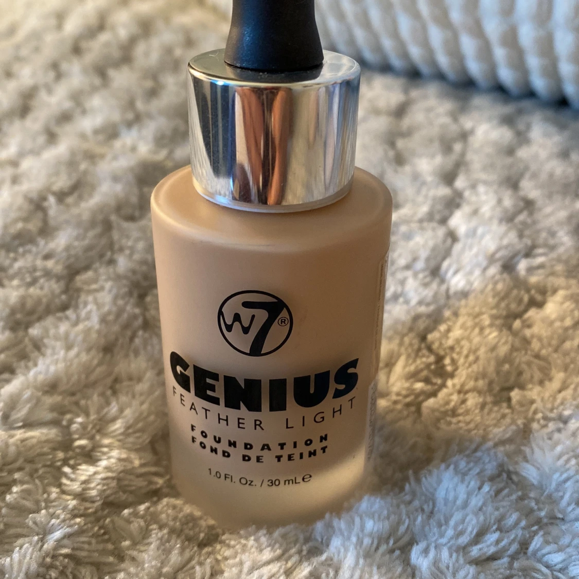 W7 Genius Feather Light Foundation - 3
