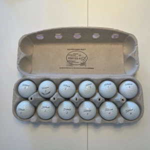 12st PRO v1/PRO v1x  - 12 st Titleist för 140kr främst i B skick. Priset går att förhandlas så skriv vid minsta intresse🤗          TIPS:(Bollarna kan också hämtas för billigare pris)