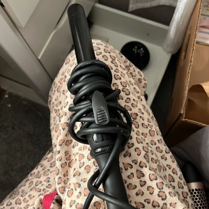 Locktång! - Helt ny locktång jag fick för ca 1 år sen men kommer ej till andvöndning då jag andvändrr platttång!