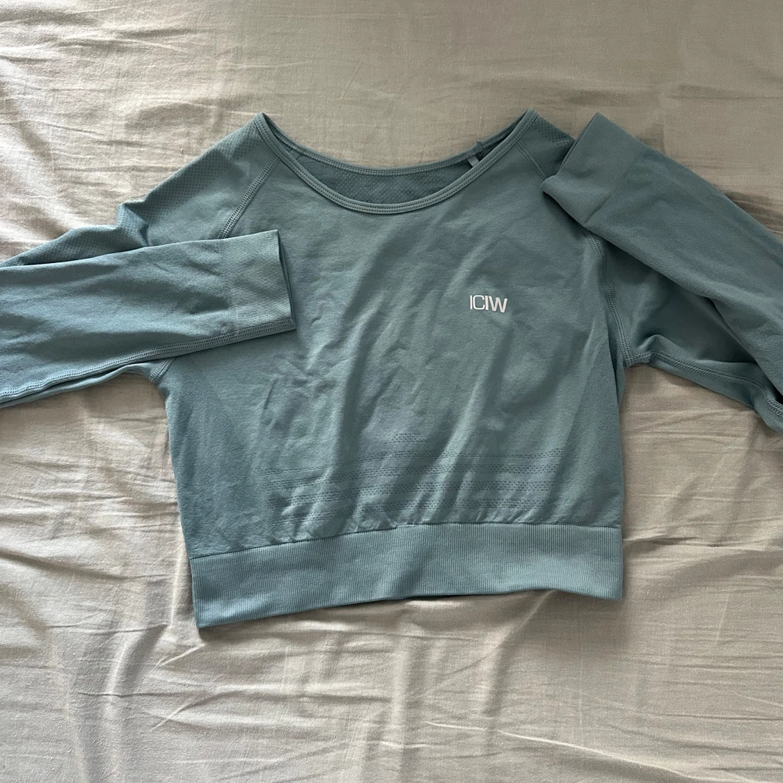 Grön/blå croppad tröja från ICANIWILL