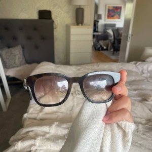 Moncler solglasögon  - Äkta! 