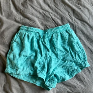 Turkos blåa shorts - Knappt använda
