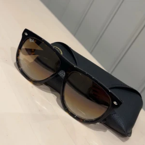 Ray-Ban Boyfriends solglasögon brun - Boyfriends köpta här på Plick, ny skick 