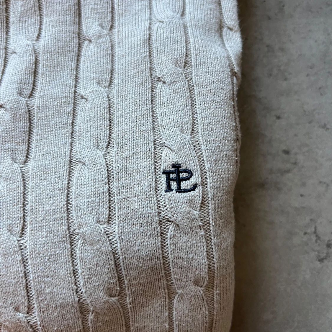 Kabelstickad tröja  - 1