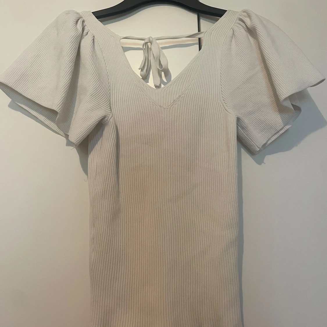 Ribbad vit tröja - 1