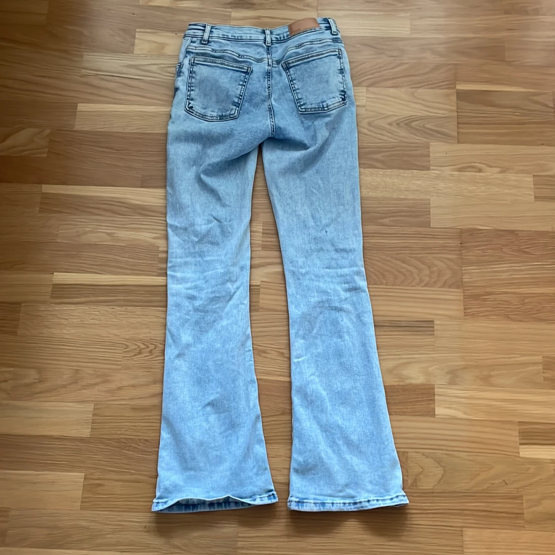 Ljusblå bootcut jeans - 1