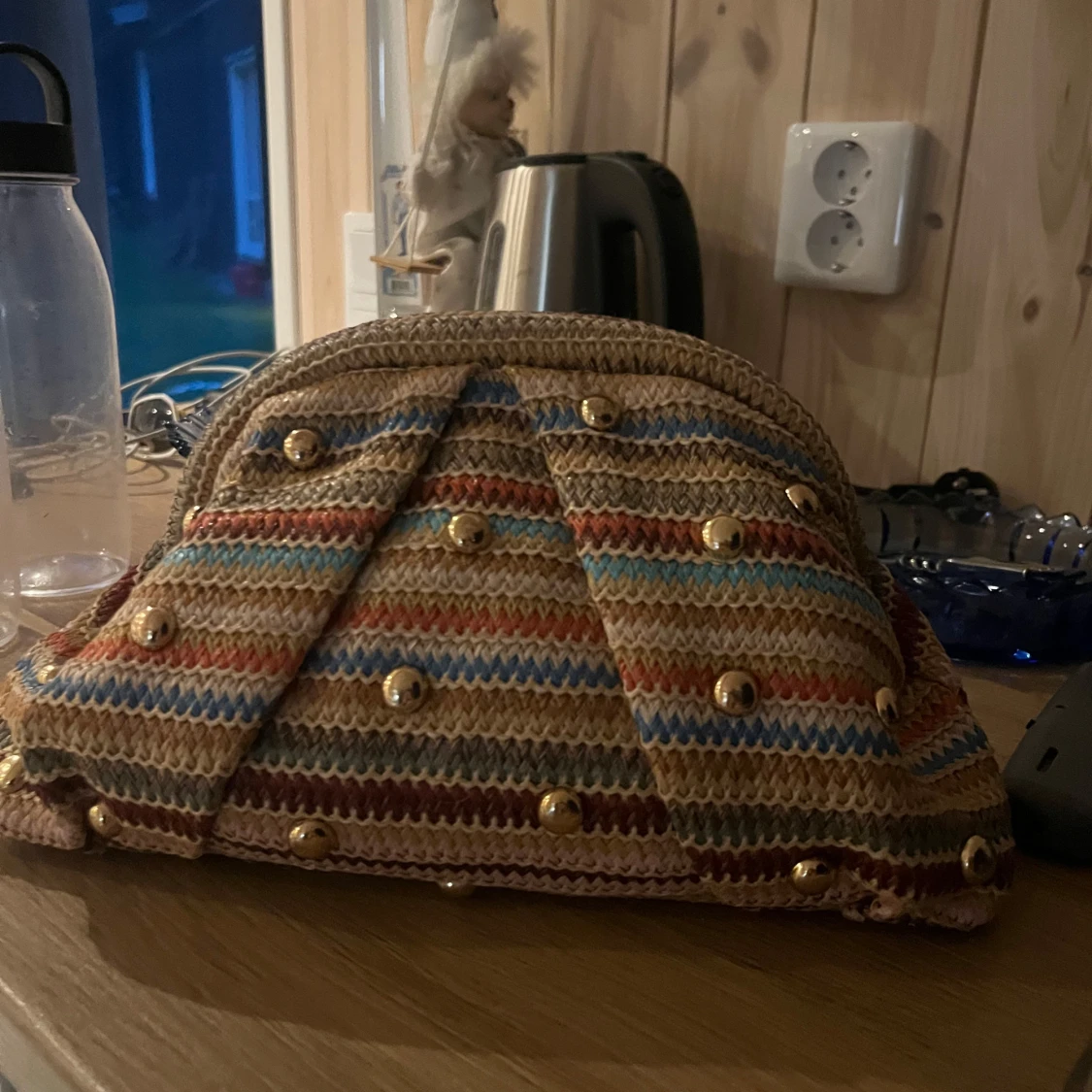 Randig kuvertväska med nitar - 2