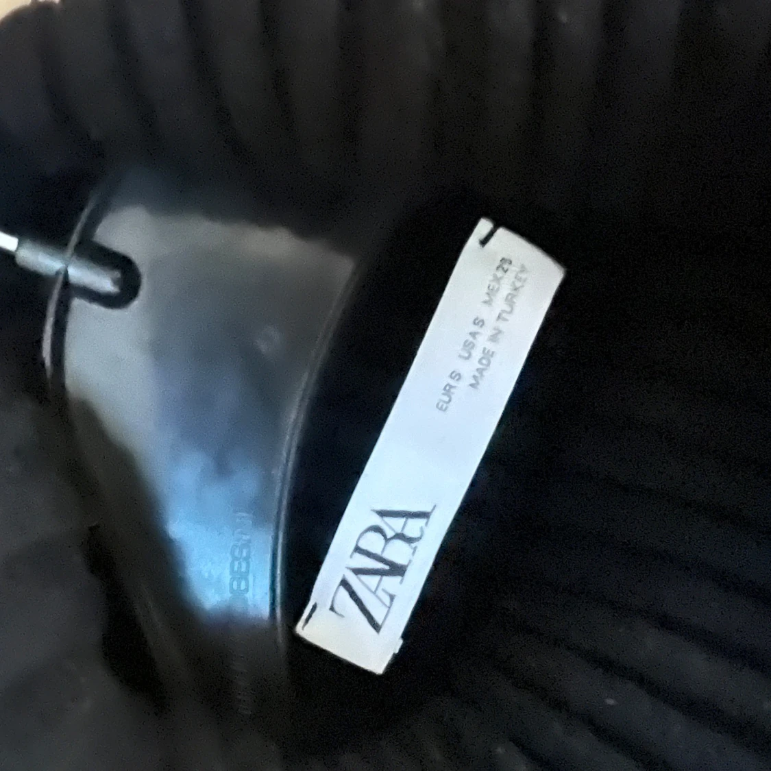 Svart croppad stickad tröja Zara - 1