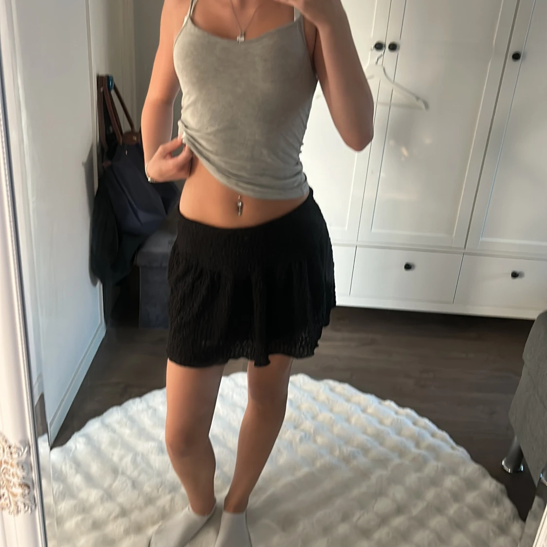 Svart kortkjol från Gina Tricot