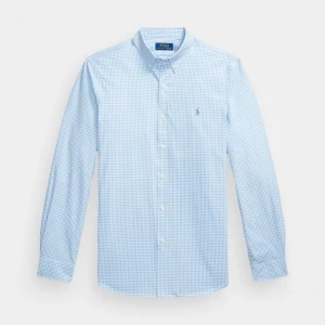 Blårutig skjorta från Polo Ralph Lauren - Snygg blårutig skjorta från Polo Ralph Lauren i slim fit-modell. Skjortan har klassisk button down-krage, långa ärmar och broderad logga på bröstet. Tillverkad i bomull med stretch för extra komfort. Perfekt för en clean och stilren look. Säljer pågrund av att den var för stor så den är bara testad aldrig mer använd