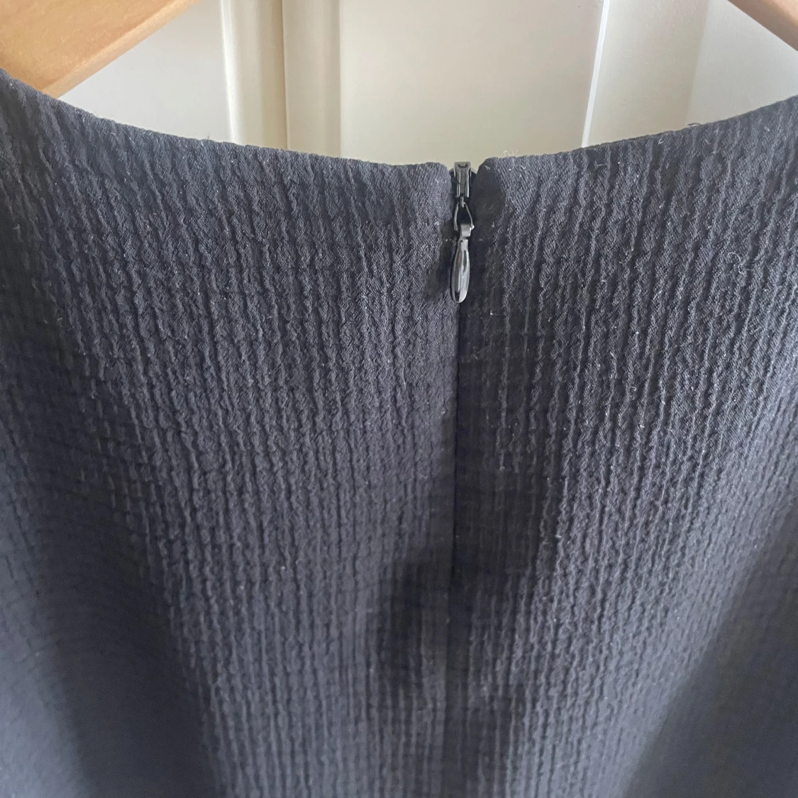 Svart blus med puffärm från H&M - 3