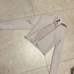 Tunn kofta från H&M - Tunn kofta ifrån H&M i storlek xs