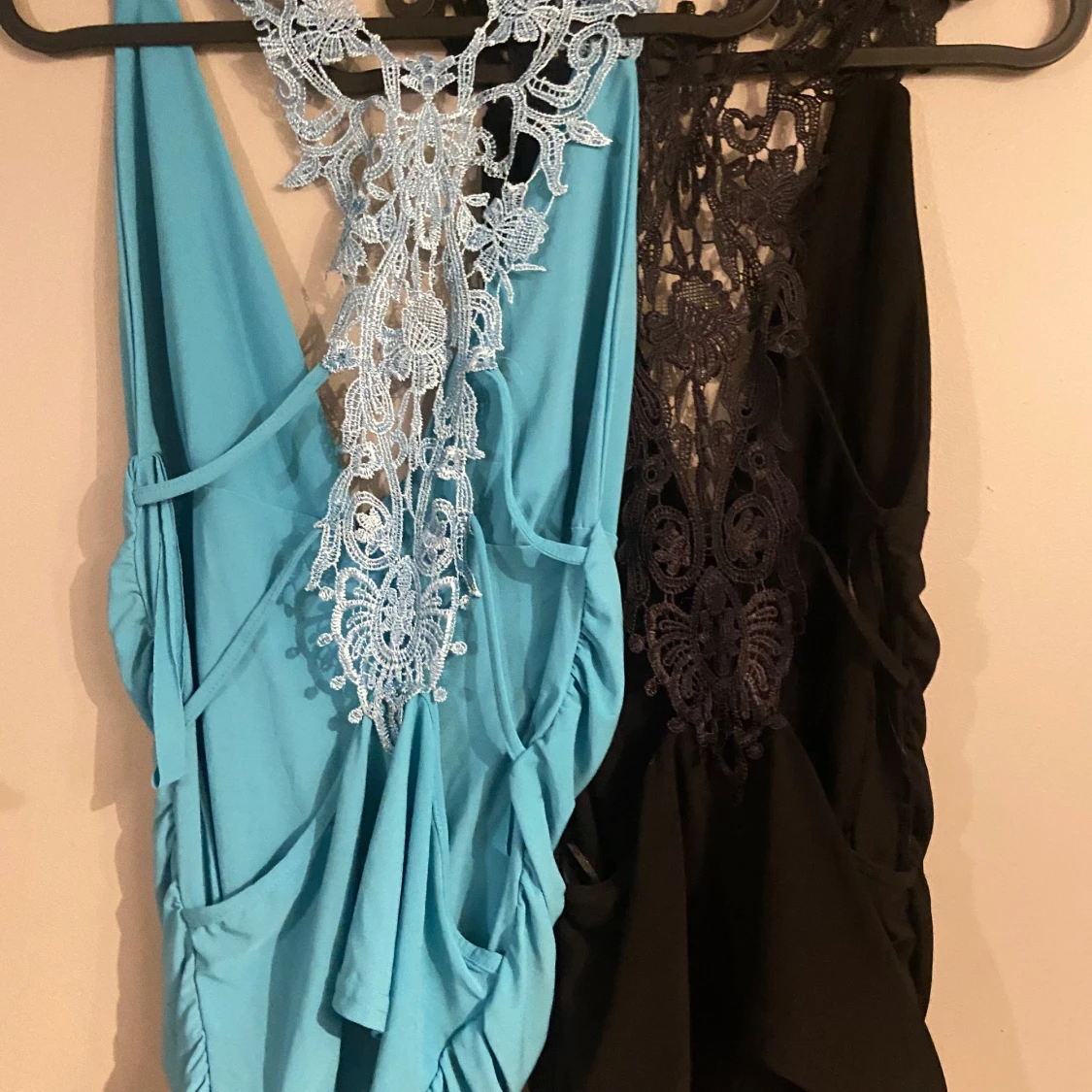 Två fest toppar med spetsrygg - 1