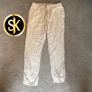 LINNEBYXOR  - Sköna Linnebyxor från H&M - Storlek M | Inga defekter förutom två små prickar på ena benet men det är inget som syns ✅| Skriv om du har några frågor 💬👌