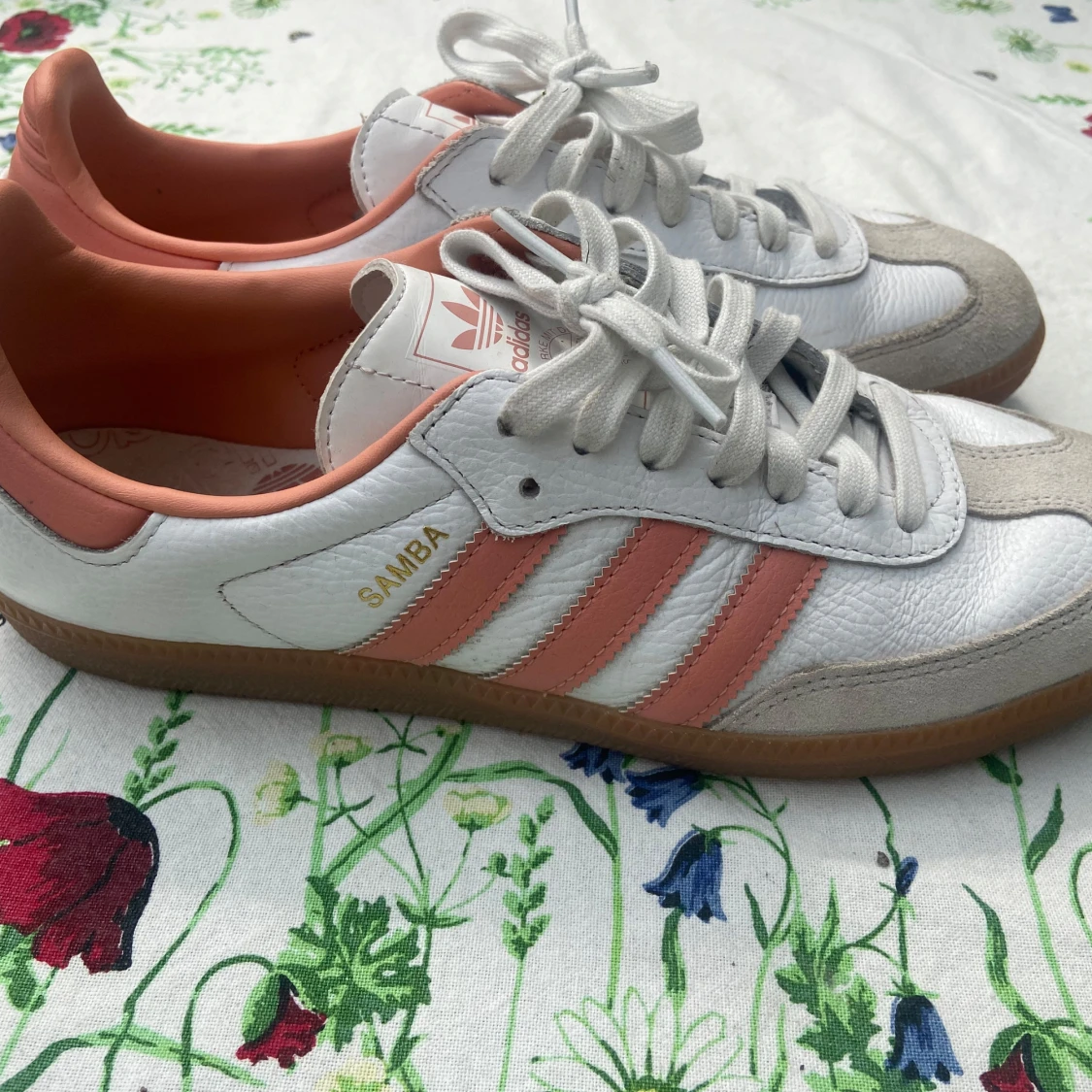 Adidas Samba i vitt och korall - 1
