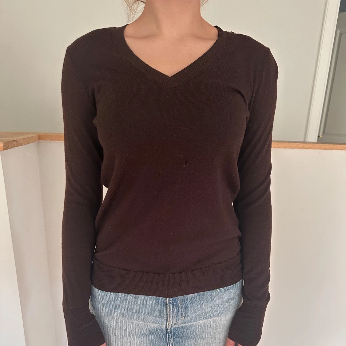 Mörkbrun v-ringad tröja