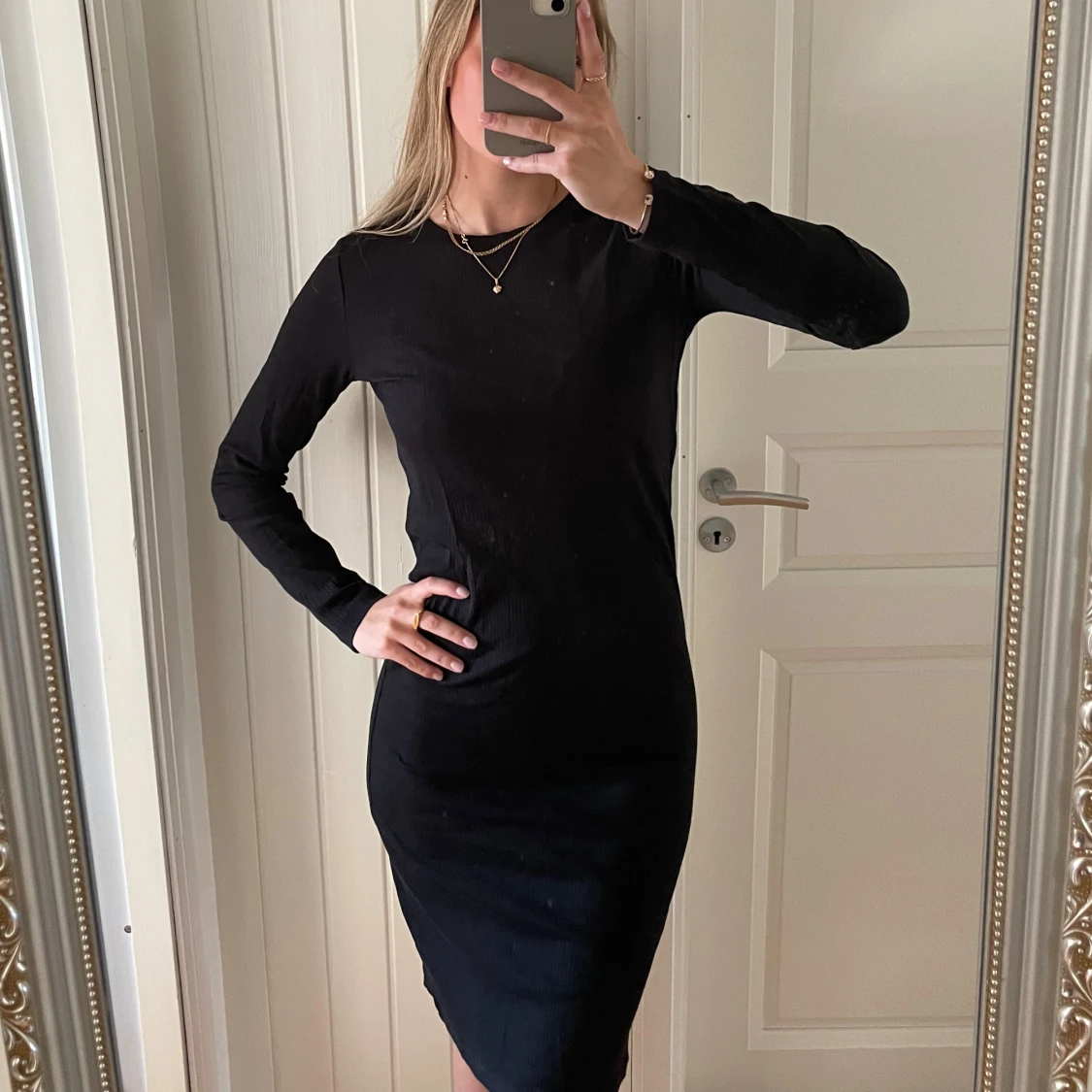 Svart långärmad klänning