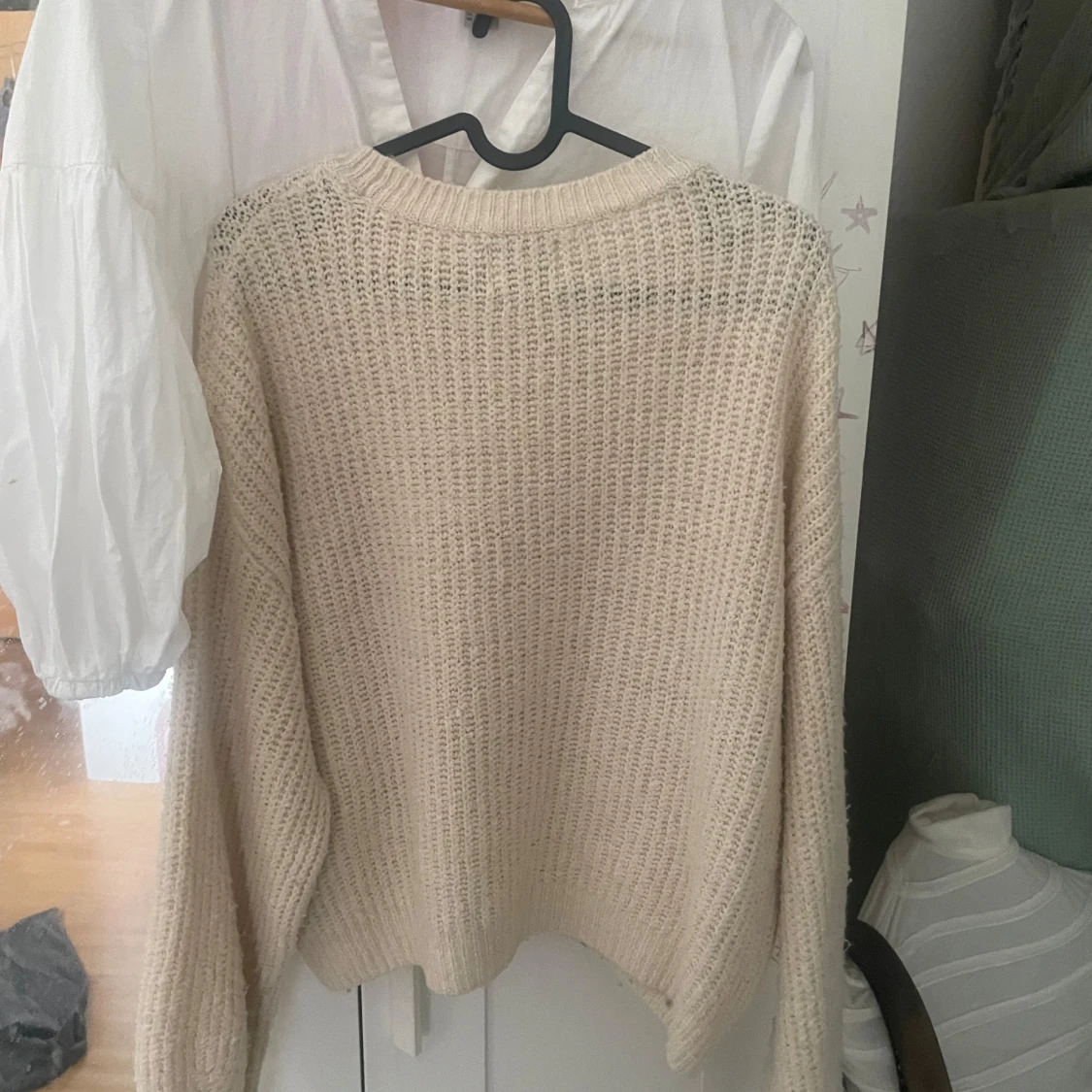 Beige stickad tröja från Pacific Republic - 1