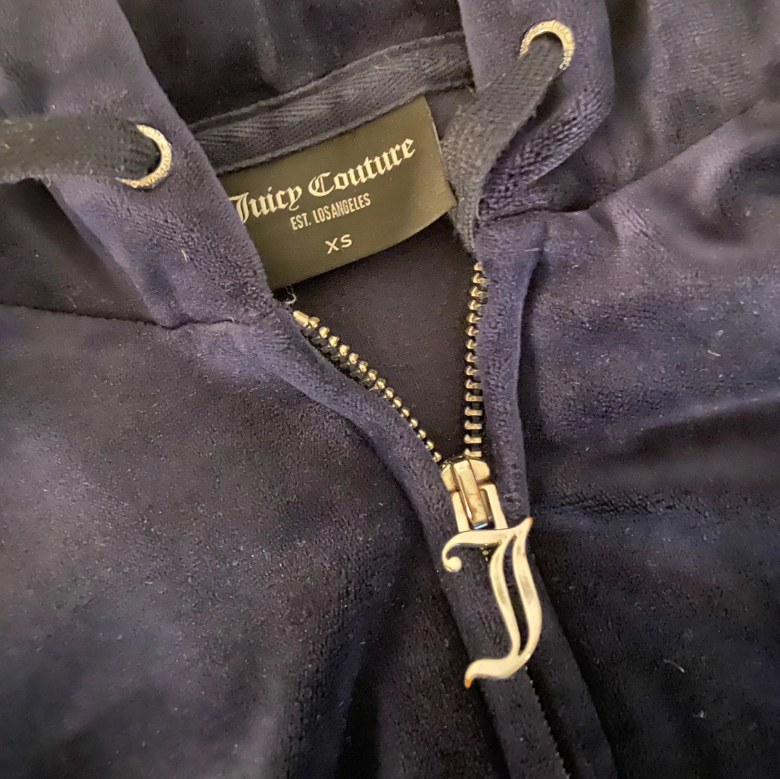 Mörkblå velour hoodie från Juicy Couture - 1